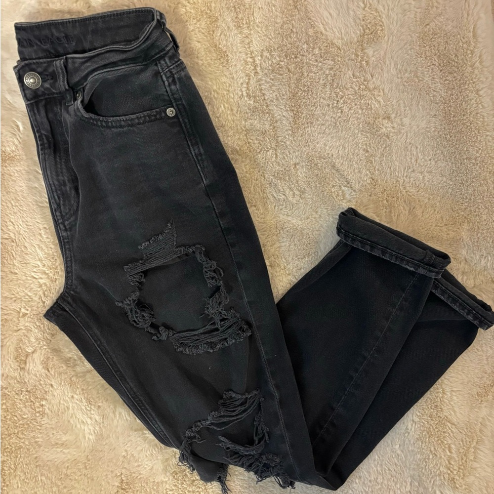 BLACK DISTRESSED JEANS